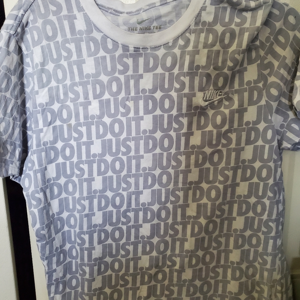 Nike - Picture 2 of 4